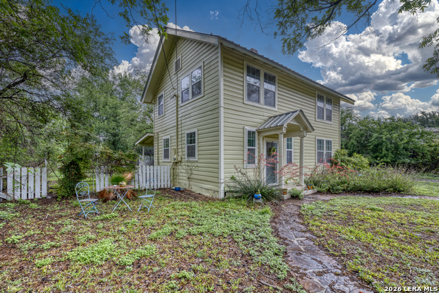 Image 4 of 47 For 218 Leona St W