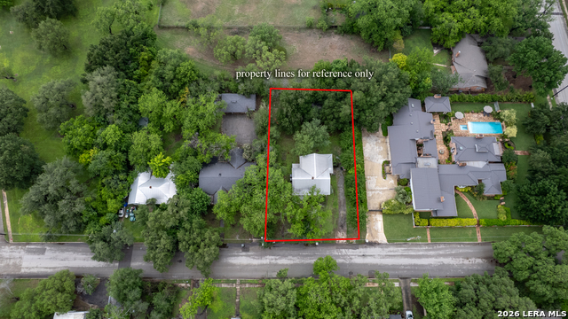 Image 40 of 47 For 218 Leona St W