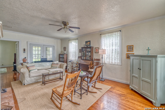 Image 6 of 47 For 218 Leona St W