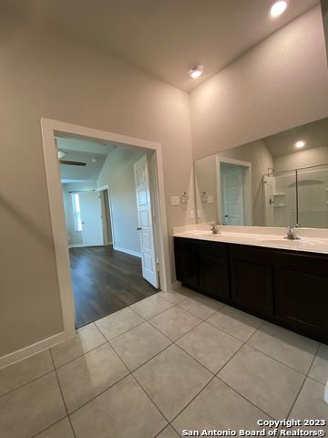 Image 11 of 38 For 6015 Akin Stroll