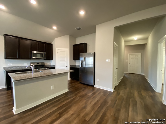 Image 31 of 38 For 6015 Akin Stroll