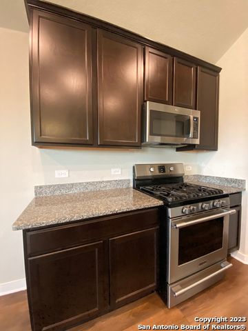 Image 35 of 38 For 6015 Akin Stroll