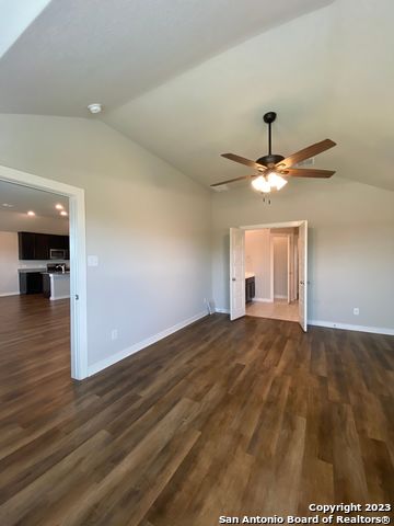 Image 37 of 38 For 6015 Akin Stroll