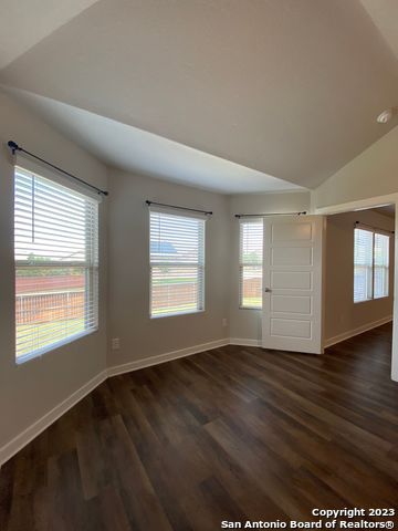 Image 5 of 38 For 6015 Akin Stroll