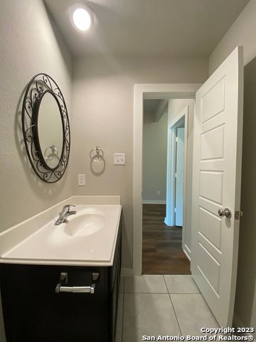 Image 8 of 38 For 6015 Akin Stroll