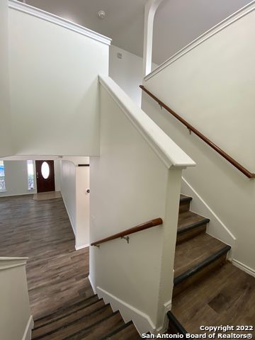 Image 14 of 34 For 373 Starling Crk