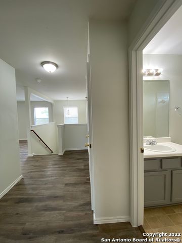 Image 18 of 34 For 373 Starling Crk