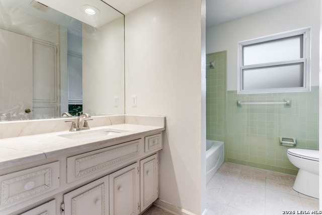 Image 25 of 32 For 710 Balboa  