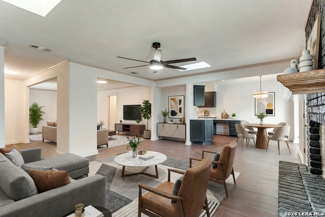 Image 3 of 32 For 710 Balboa  