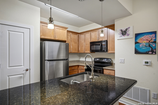 Image 10 of 39 For 7342 Oak Manor Dr  3105