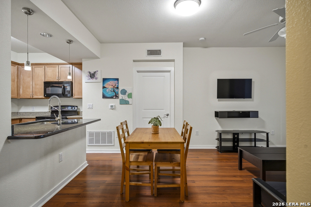 Image 11 of 39 For 7342 Oak Manor Dr  3105