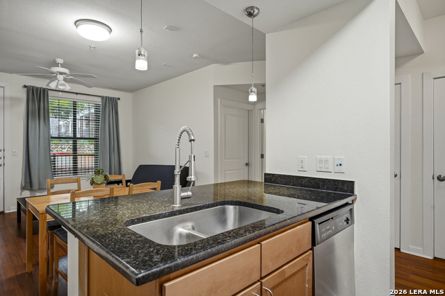 Image 14 of 39 For 7342 Oak Manor Dr  3105