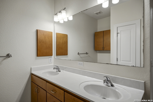 Image 19 of 39 For 7342 Oak Manor Dr  3105