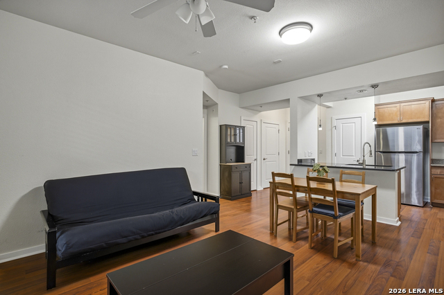 Image 5 of 39 For 7342 Oak Manor Dr  3105