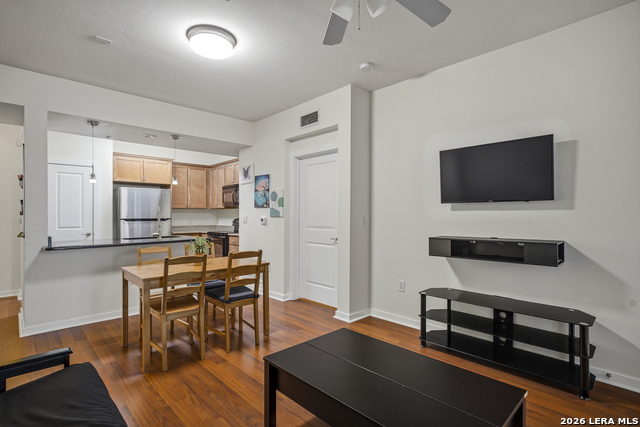 Image 6 of 39 For 7342 Oak Manor Dr  3105