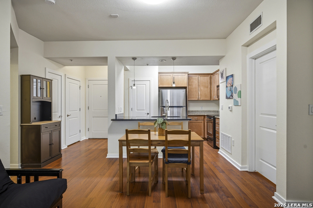 Image 7 of 39 For 7342 Oak Manor Dr  3105