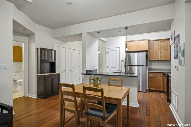 Image 8 of 39 For 7342 Oak Manor Dr  3105