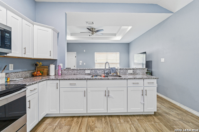 Listing photo id 8 for 1214 Chalmers Ave