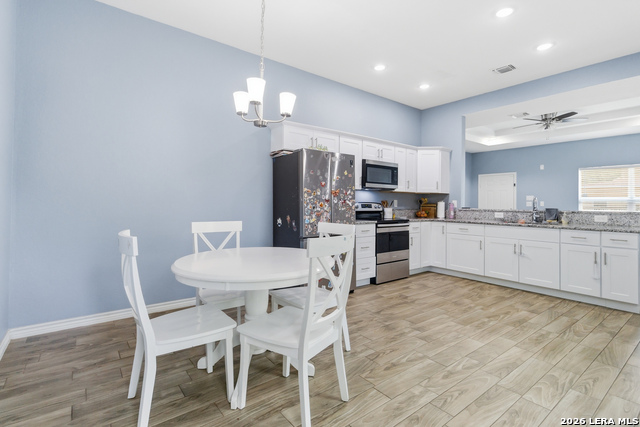 Listing photo id 10 for 1214 Chalmers Ave