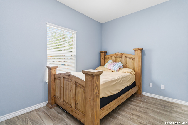 Listing photo id 12 for 1214 Chalmers Ave