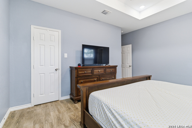 Listing photo id 15 for 1214 Chalmers Ave