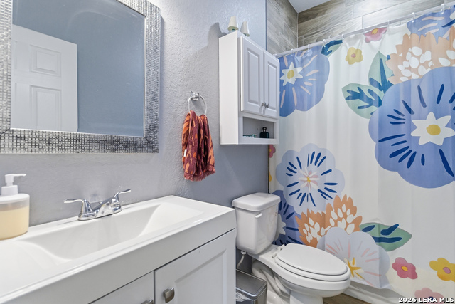 Listing photo id 16 for 1214 Chalmers Ave