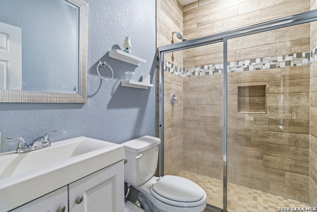 Listing photo id 17 for 1214 Chalmers Ave