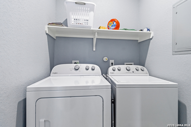 Listing photo id 18 for 1214 Chalmers Ave