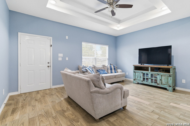 Listing photo id 2 for 1214 Chalmers Ave