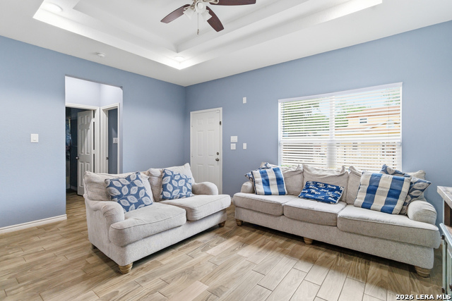 Listing photo id 4 for 1214 Chalmers Ave