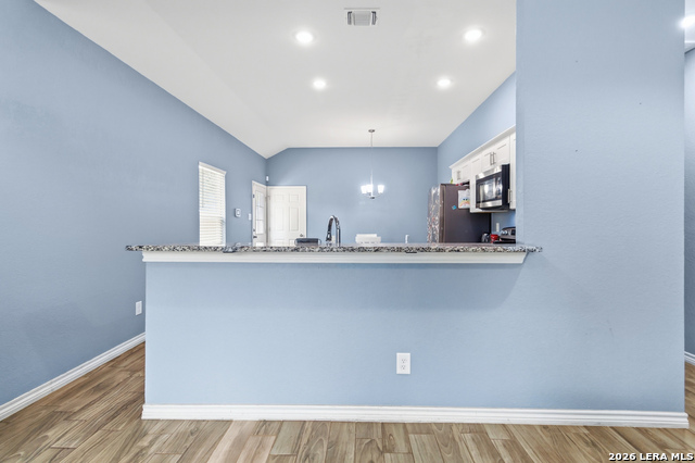 Listing photo id 5 for 1214 Chalmers Ave