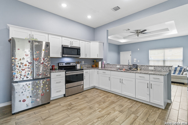 Listing photo id 6 for 1214 Chalmers Ave