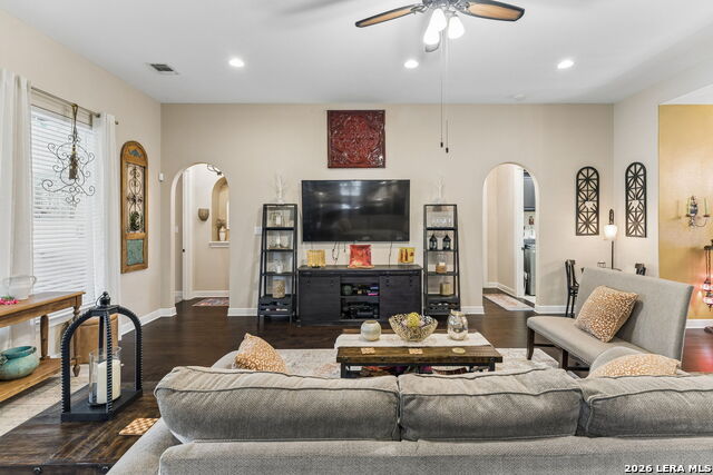 Listing photo id 11 for 123 Cattle Dr