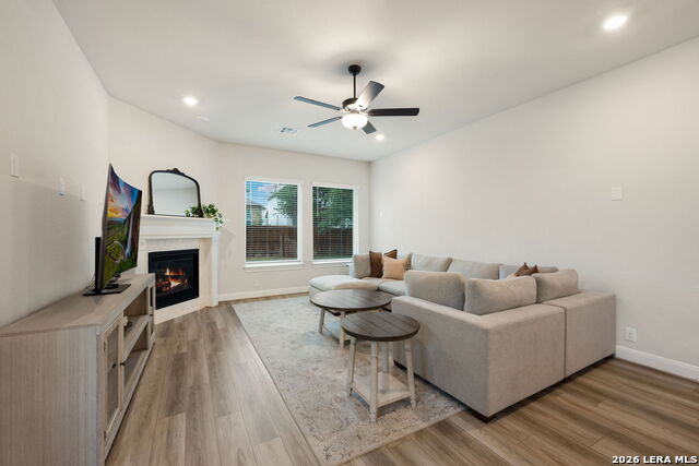 Image 20 of 50 For 1733 Hidden Fox