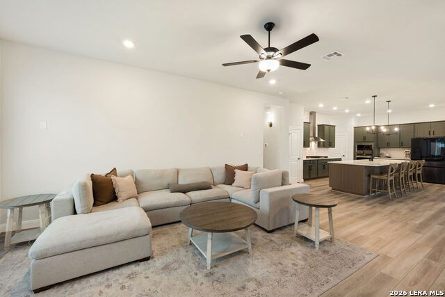 Image 21 of 50 For 1733 Hidden Fox