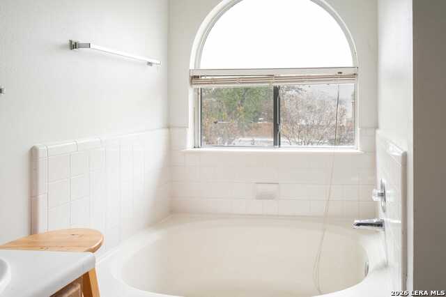 Image 16 of 24 For 4806 Crestwood Hill Dr