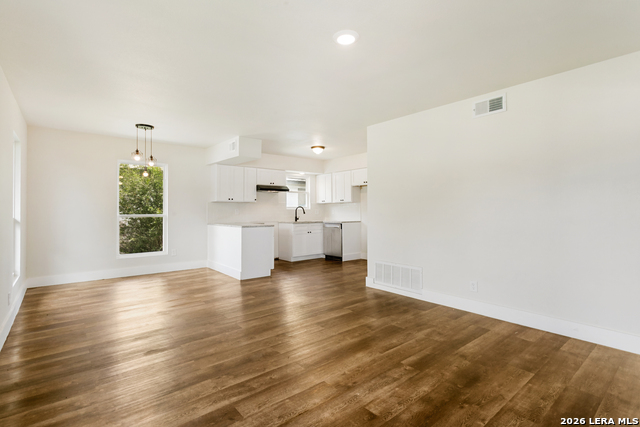 Image 17 of 26 For 2712 Nacogdoches Rd