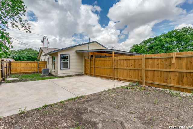 Image 25 of 26 For 2712 Nacogdoches Rd