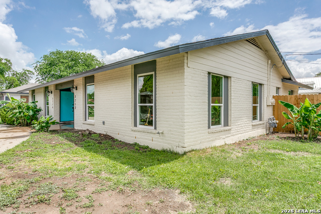 Image 3 of 26 For 2712 Nacogdoches Rd