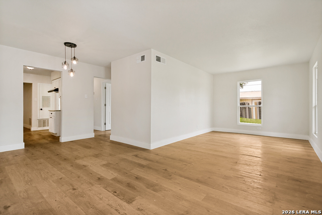 Image 4 of 26 For 2712 Nacogdoches Rd