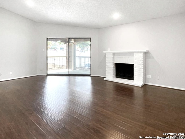 Image 11 of 31 For 11520 Huebner Rd  108