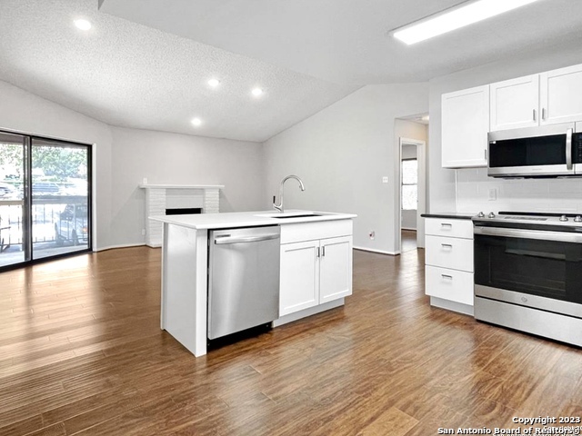 Image 12 of 31 For 11520 Huebner Rd  108