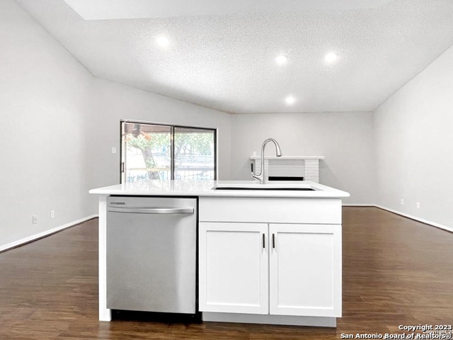 Image 13 of 31 For 11520 Huebner Rd  108