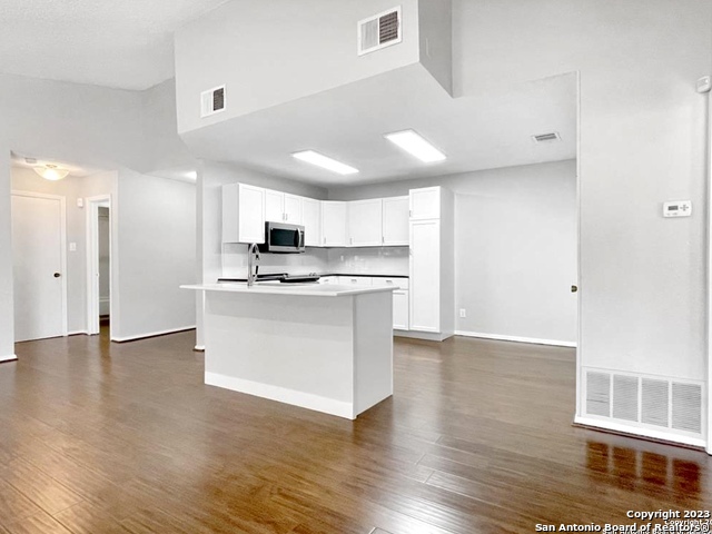 Image 14 of 31 For 11520 Huebner Rd  108