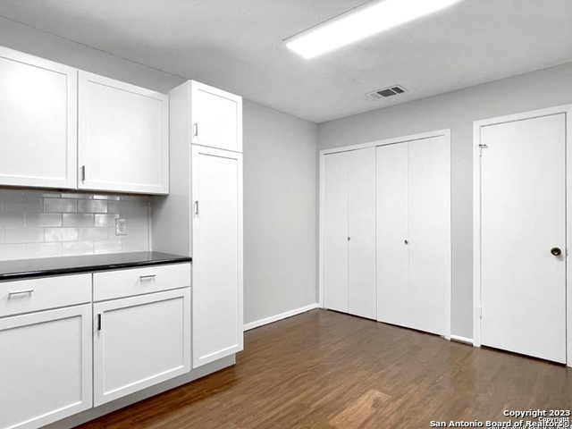 Image 15 of 31 For 11520 Huebner Rd  108