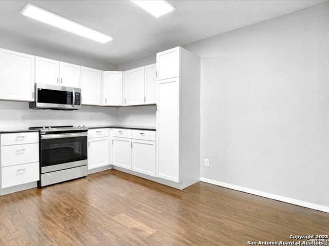 Image 17 of 31 For 11520 Huebner Rd  108