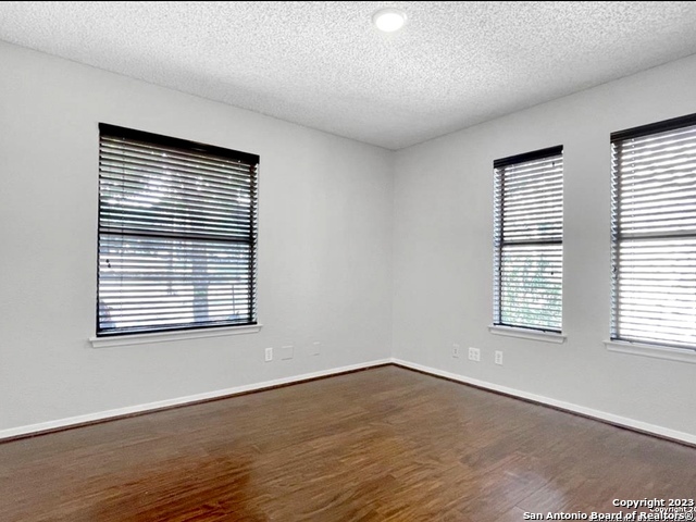 Image 23 of 31 For 11520 Huebner Rd  108