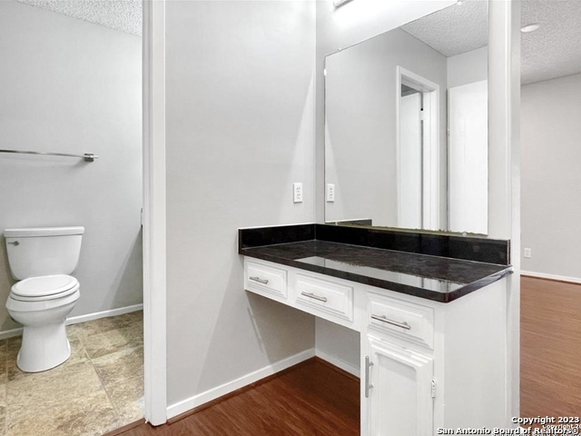 Image 26 of 31 For 11520 Huebner Rd  108