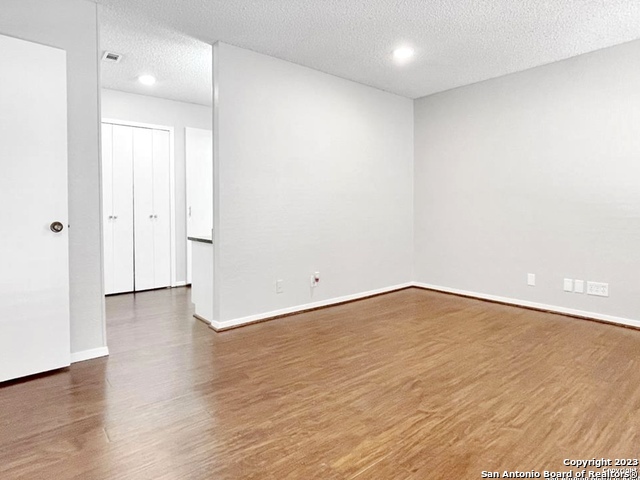 Image 27 of 31 For 11520 Huebner Rd  108