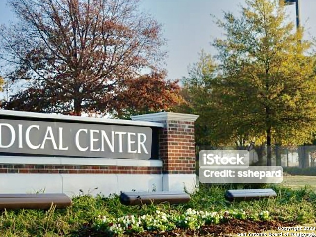 Image 28 of 31 For 11520 Huebner Rd  108